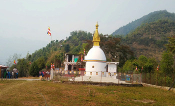 पर्यटक तान्दै रिघा उदय बुद्धविहार